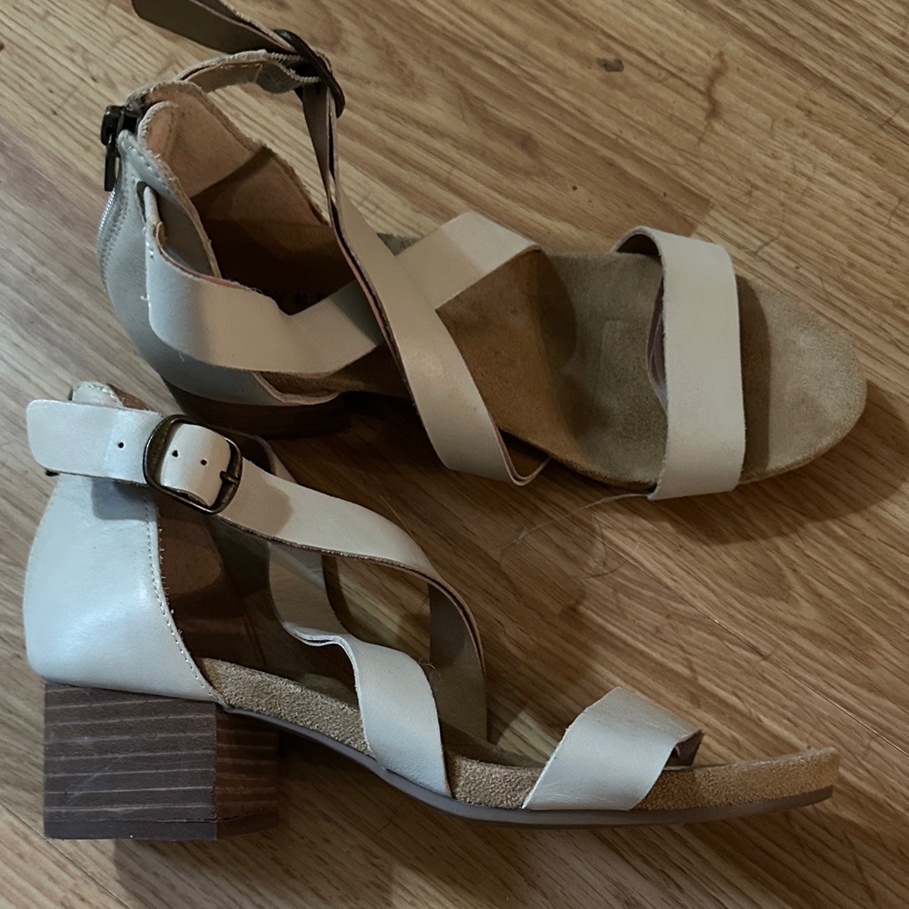 Lucky Brand Cream Strappy Sandals